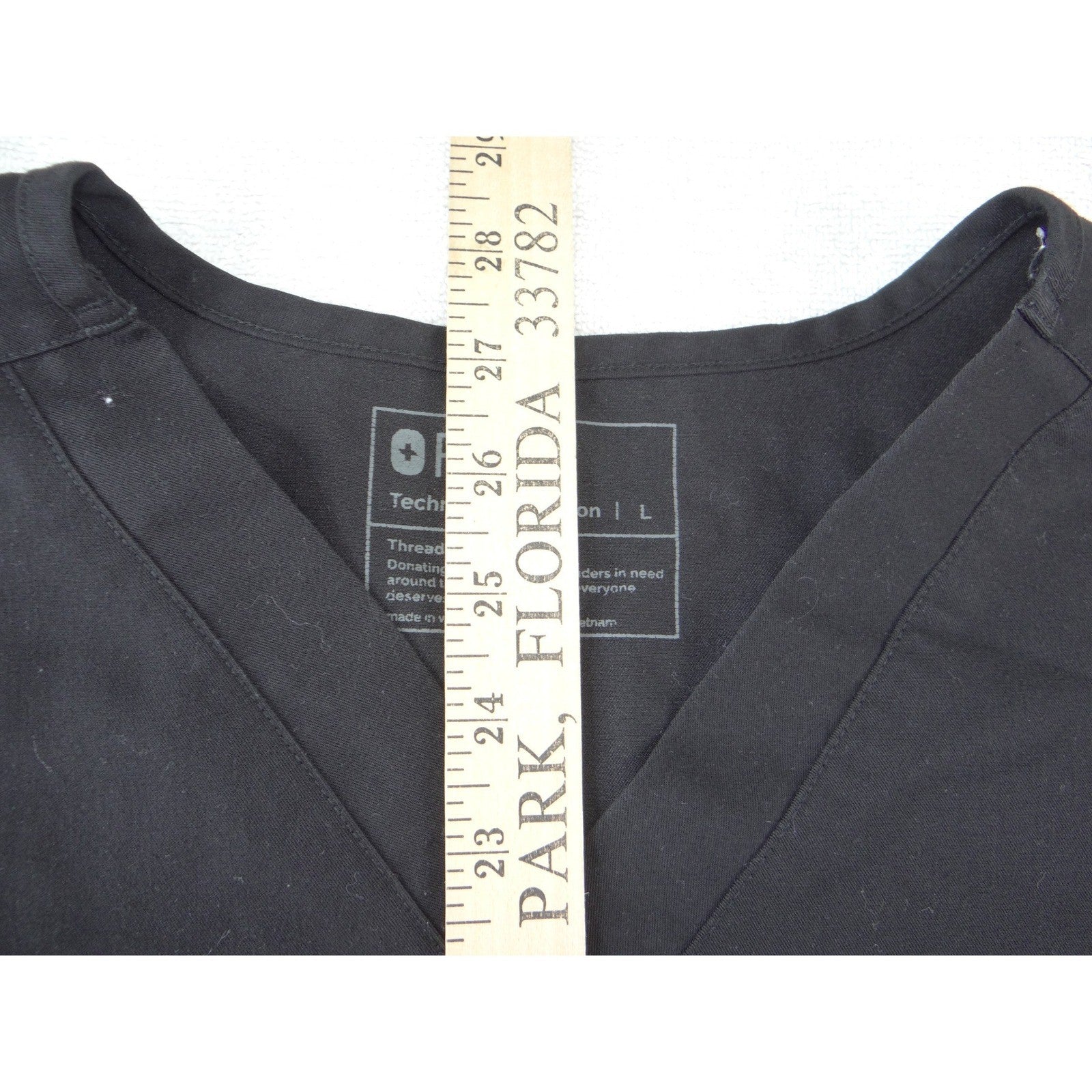 FIGS Technical Collection Black V-Neck Short Sleeve Scrub Top Womens Large