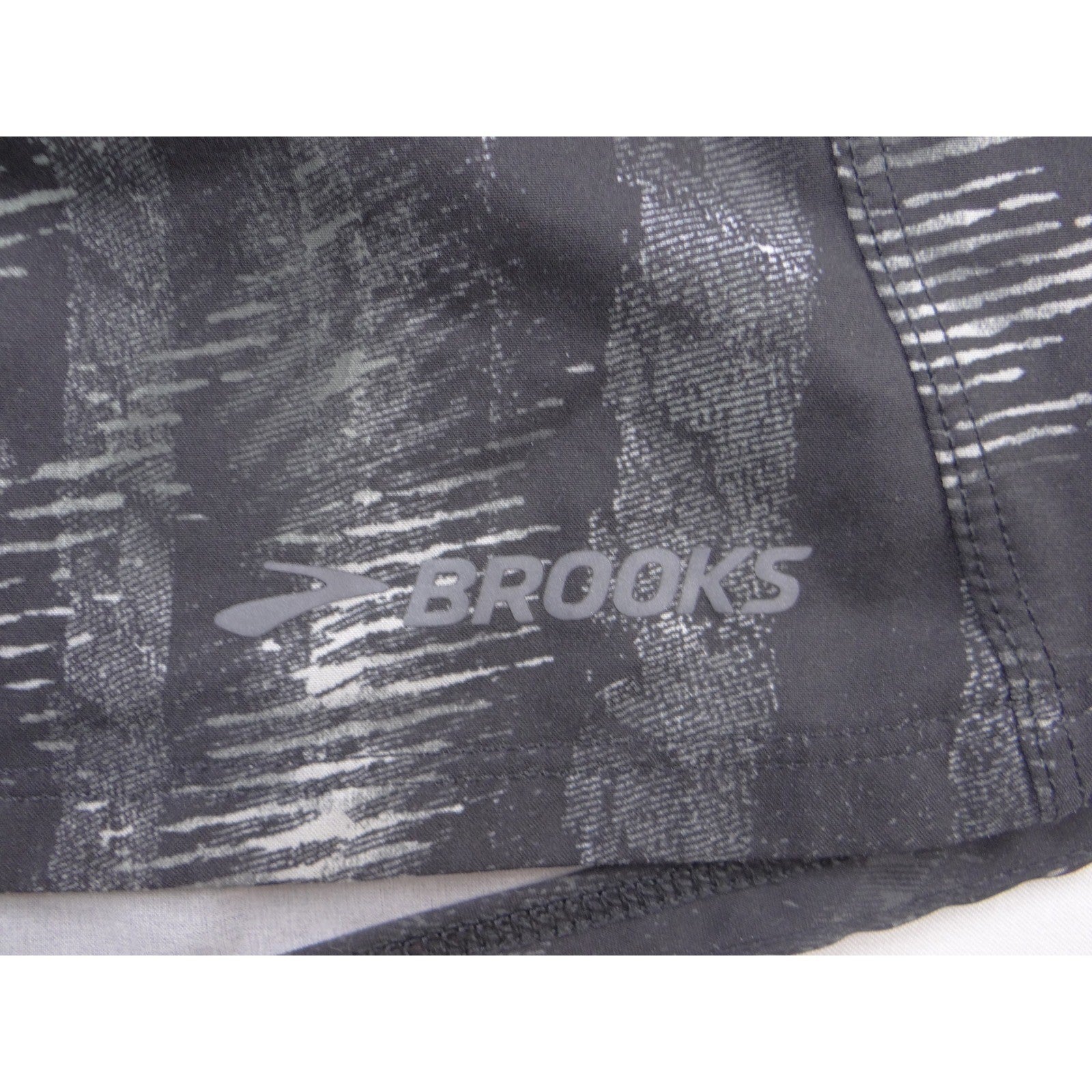 Brooks Womens Running Shorts Black Grey Abstract Streak Pattern Reflective Logo