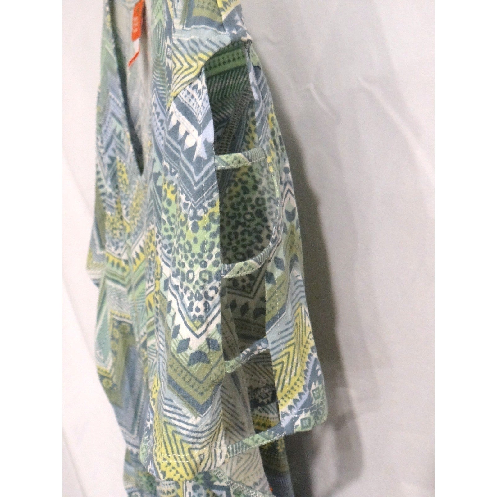 Hearts of Palm Woman Island Treasures 2018 Print V Neck Tie Front Blouse 3X
