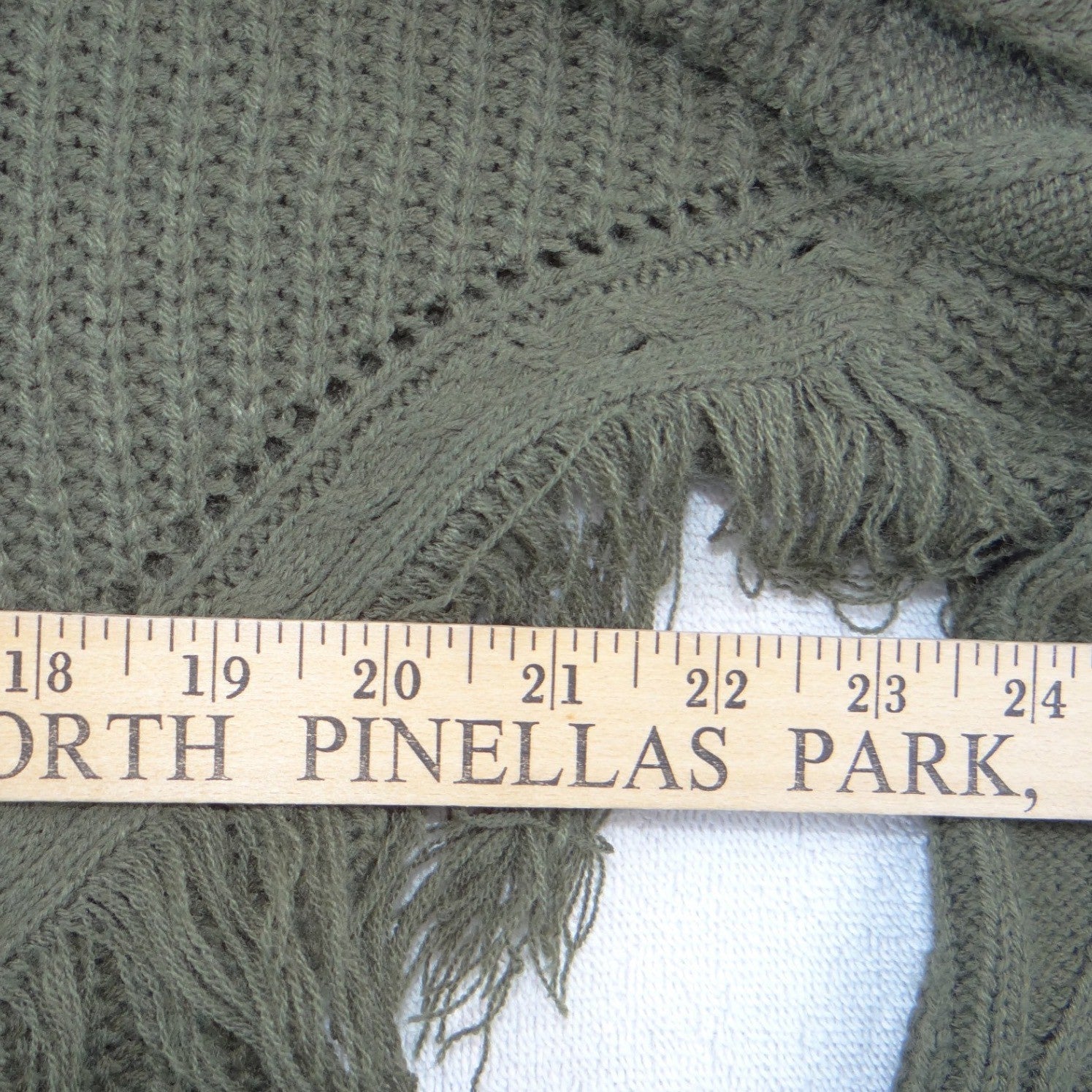 No Comment Womens Olive Green Cable Knit Fringe Sweater Crew Neck Pullover L