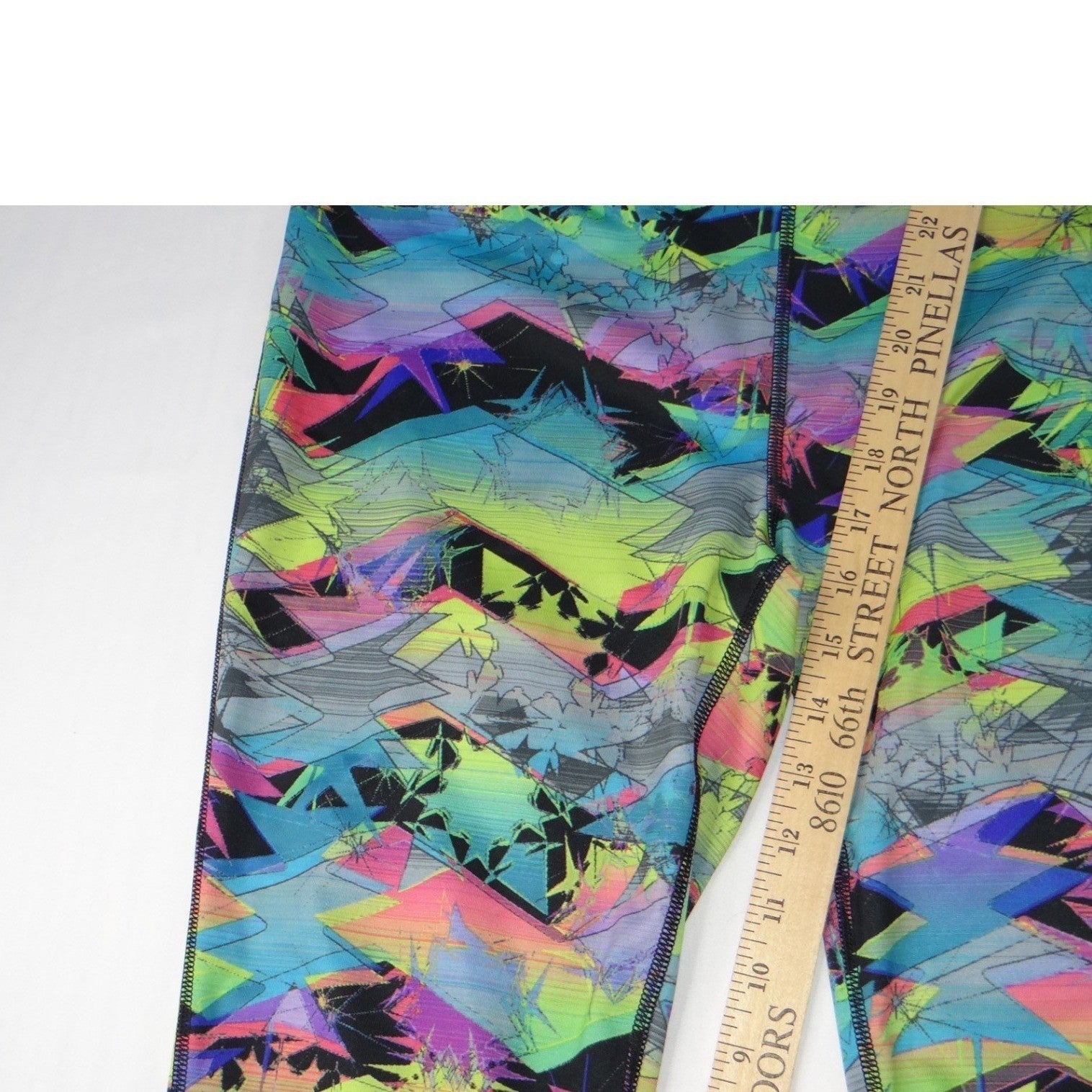 FILA Sport Women's Multi Color Geometric Print Capris Leggings Activewear Size M