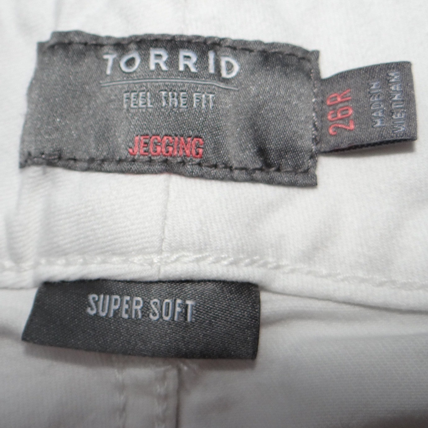 Torrid White Super Soft High Rise Cropped Jeggings Raw Hem Size 26R