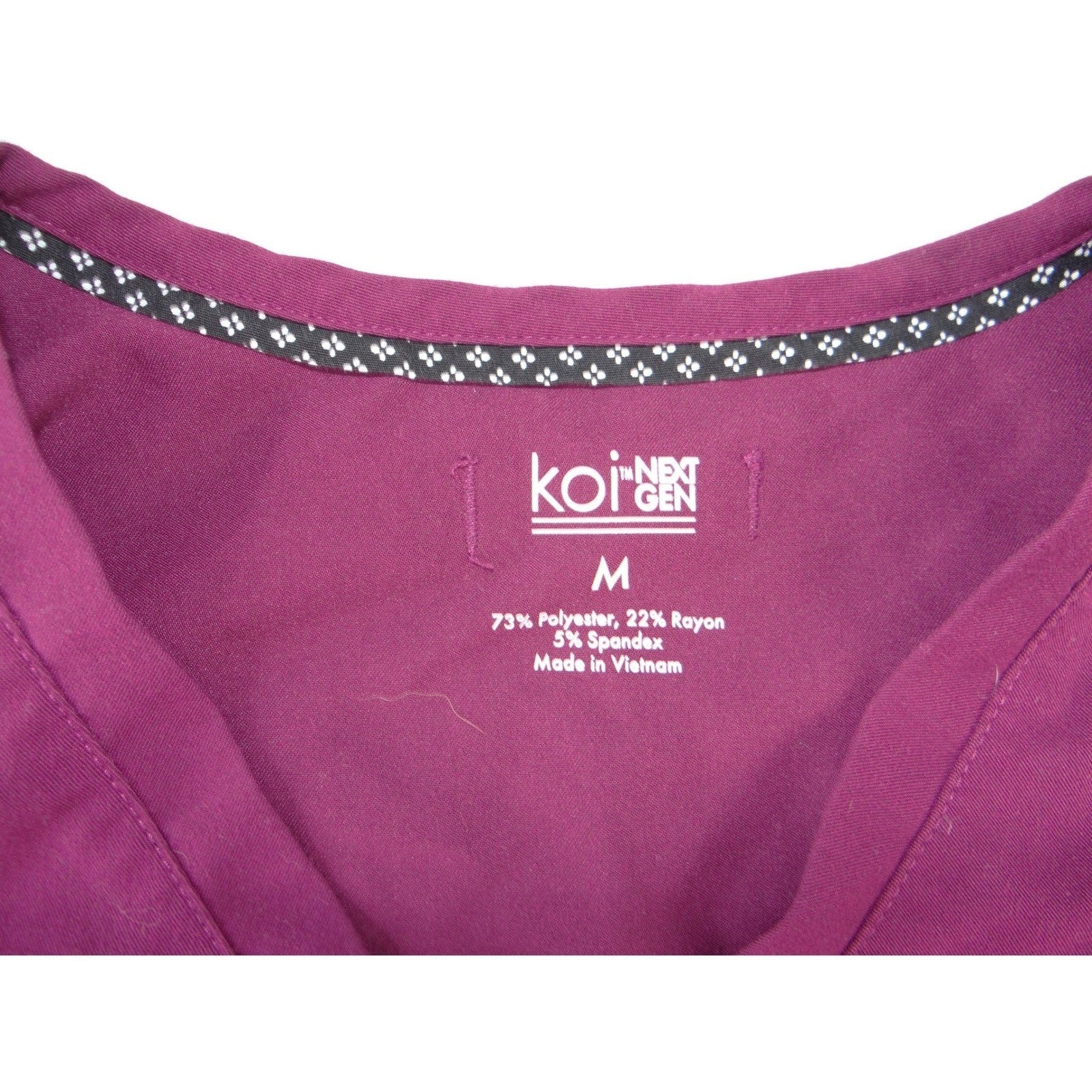 Koi Next Gen Womens Scrub Top Medium Purple V-Neck Chest Pocket Stretch 2410