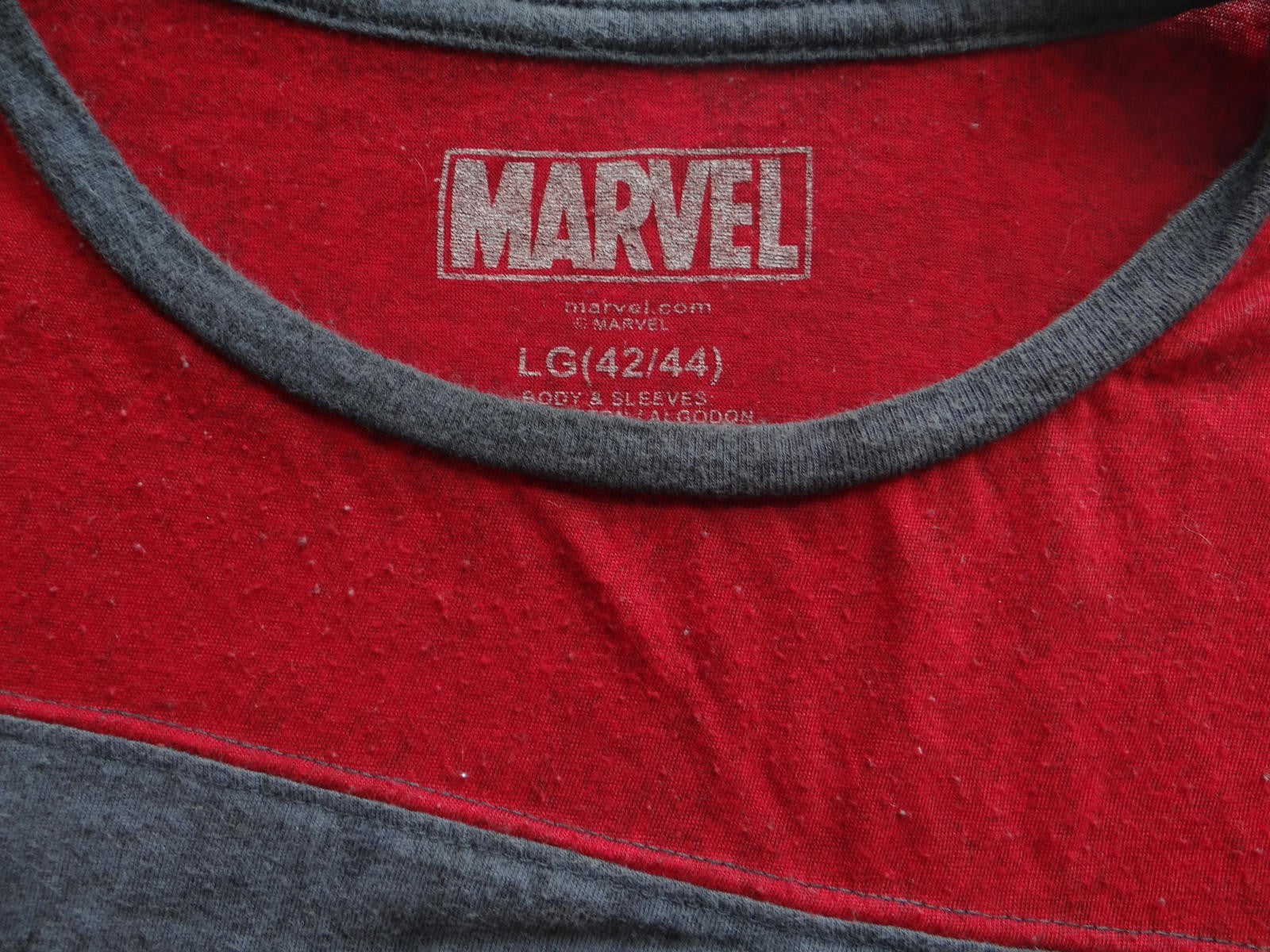 Marvel Deadpool Graphic Tee - Men's Red & Gray Shirt
