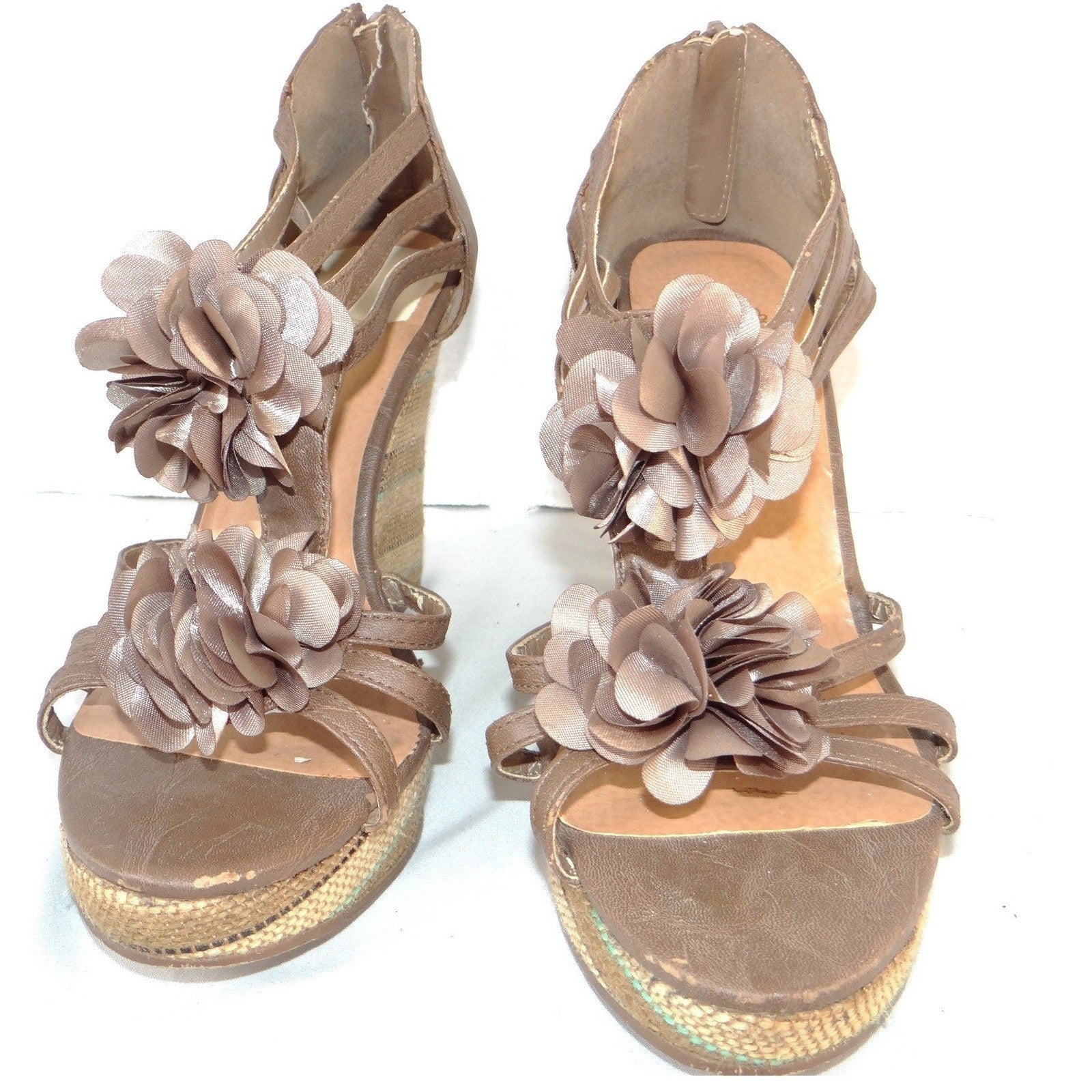 Sbicca of California Womens Floral Wedge Sandals Taupe Strappy Flower Heels 9
