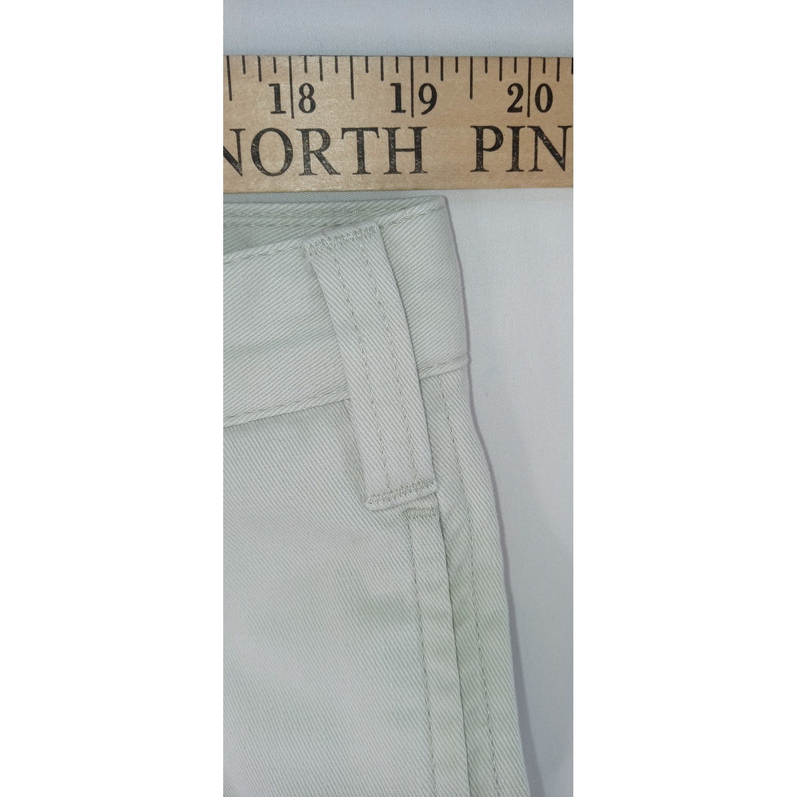 Eddie Bauer Mens Khakis Relaxed Fit Pleated Front Wrinkle Resistant Pants 38x32