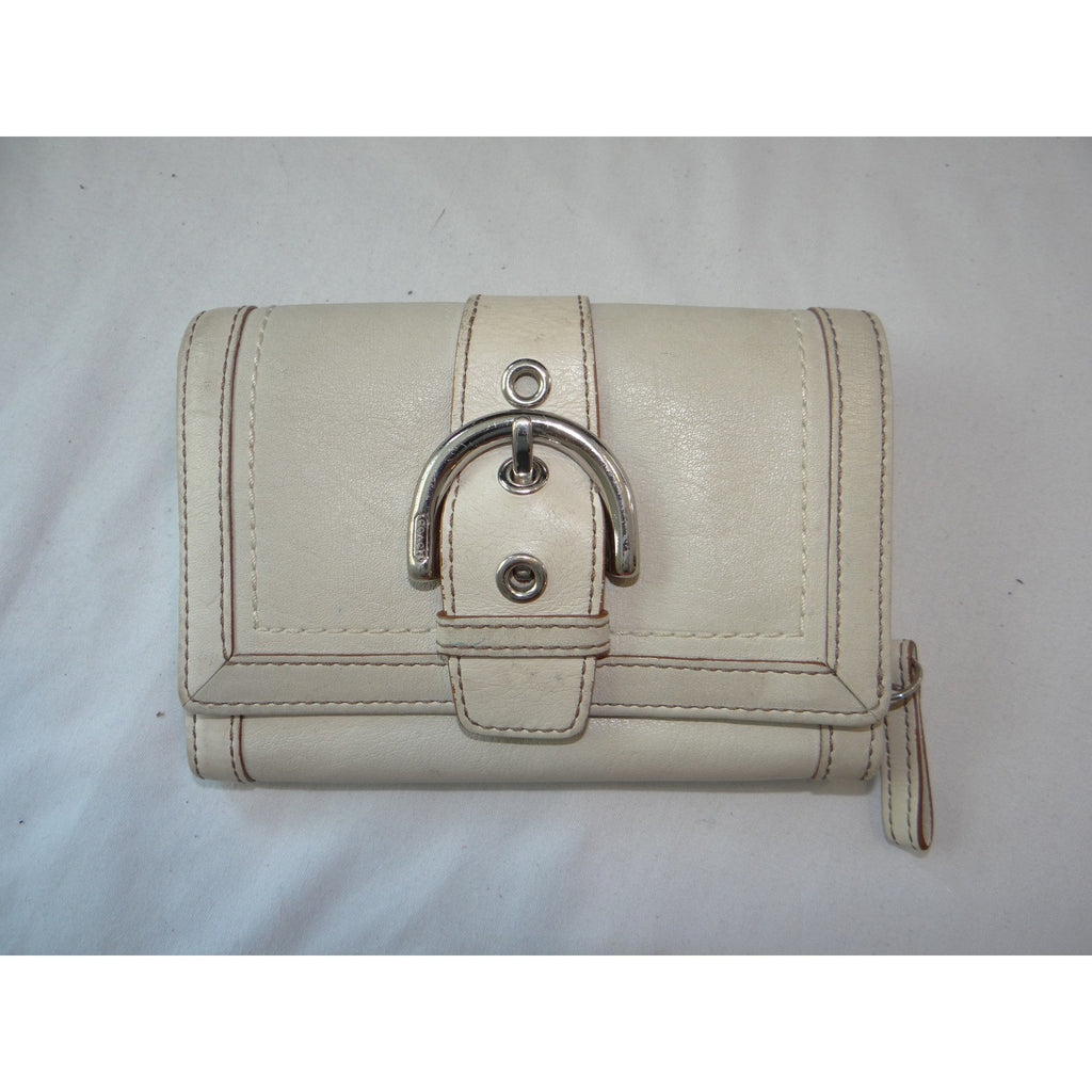 Coach Soho Buckle Trifold Wallet Off-White Leather Tan Stitching 2383