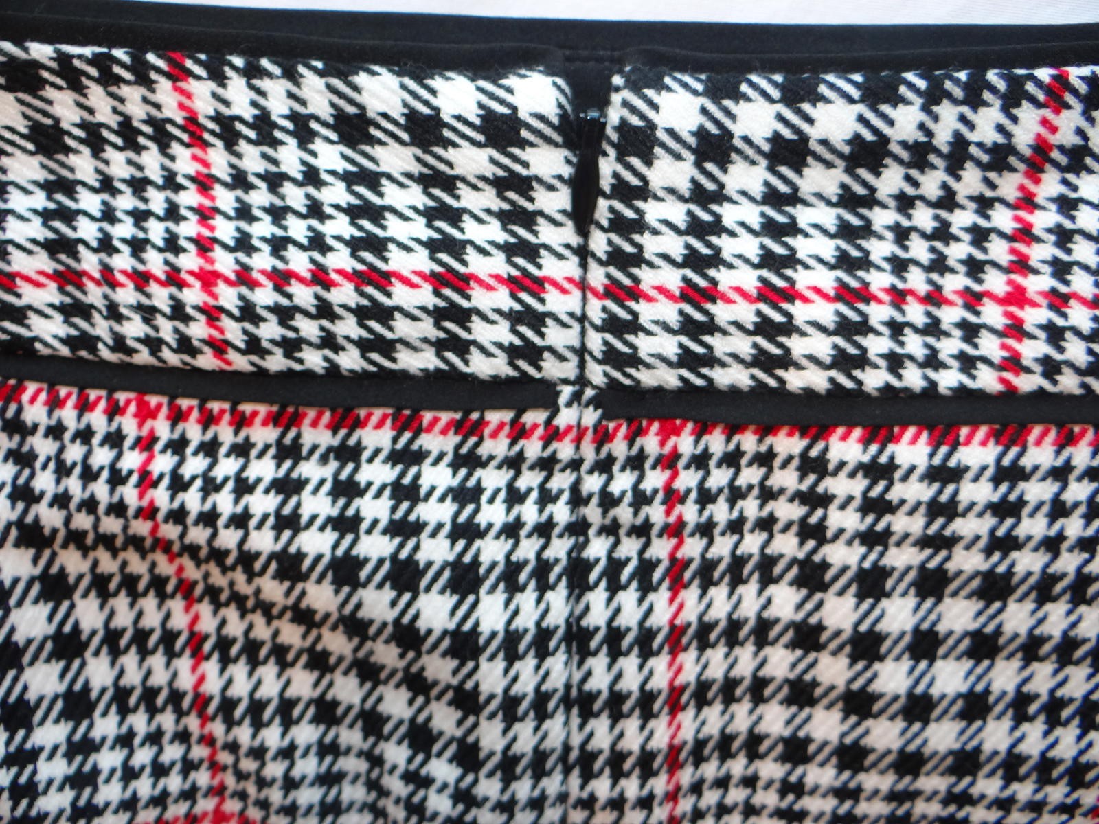 Banana Republic Petite Houndstooth Skirt - Stylish & Chic