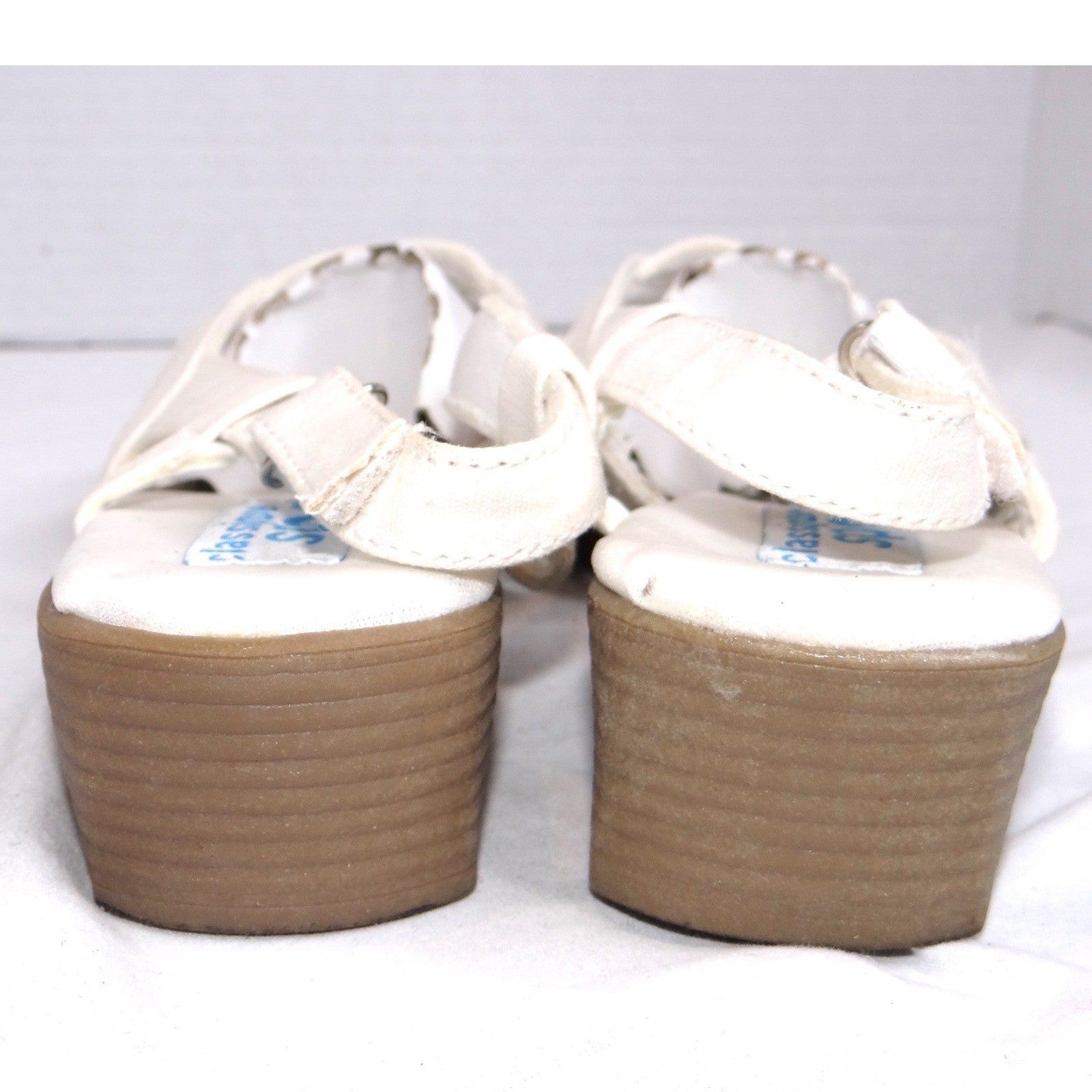 Classique Sport Women's White Strappy Wedge Sandals Size 7M