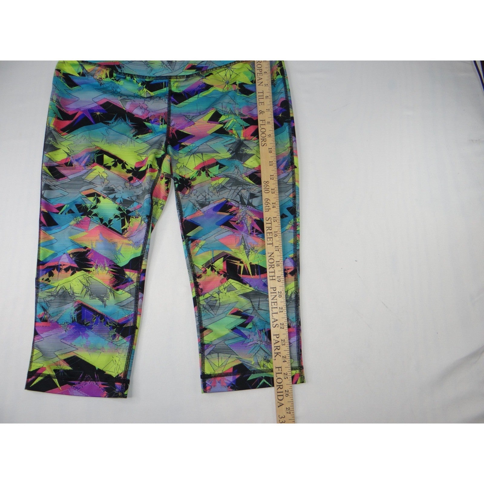 FILA Sport Women's Multi Color Geometric Print Capris Leggings Activewear Size M