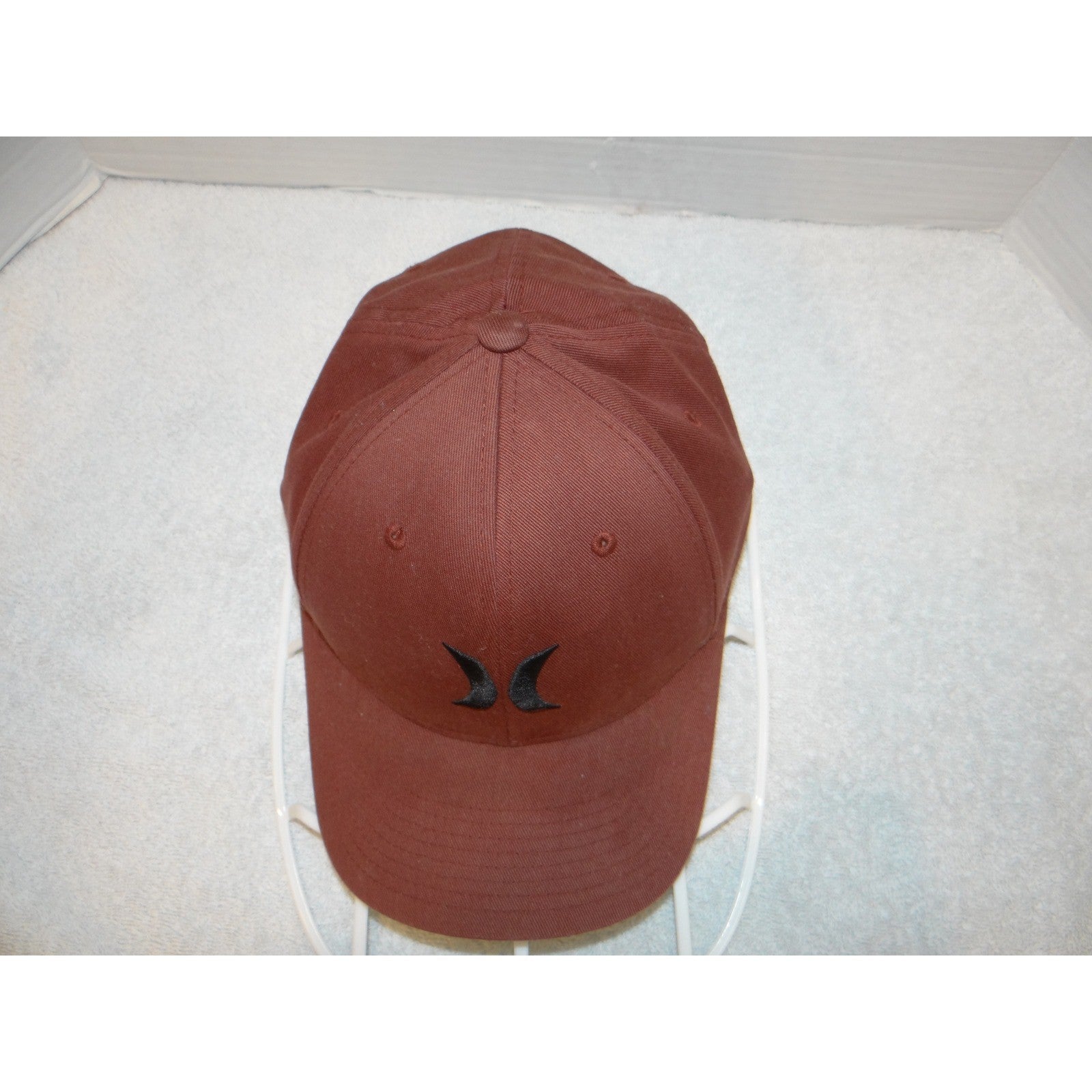Hurley Flexfit Baseball Cap Hat Burgundy Maroon Embroidered Logo Mens S-M