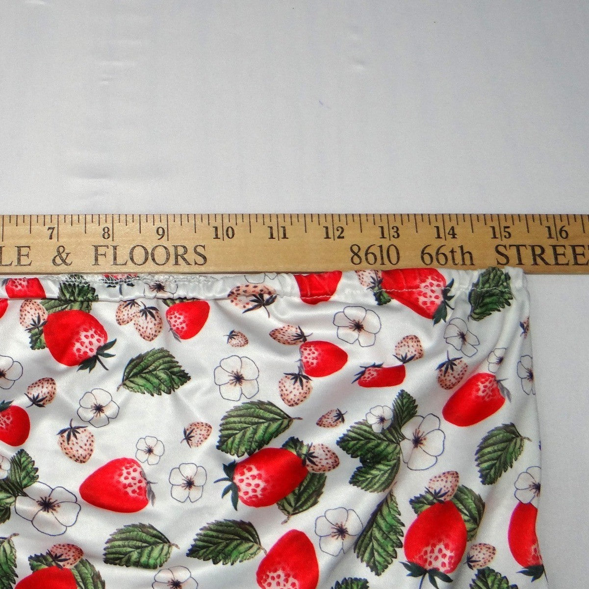 SHEIN White Strawberry Print Tube Top Bandage Style