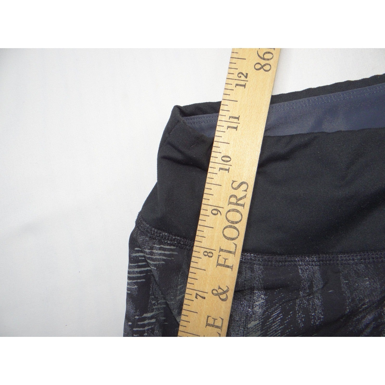 Brooks Womens Running Shorts Black Grey Abstract Streak Pattern Reflective Logo