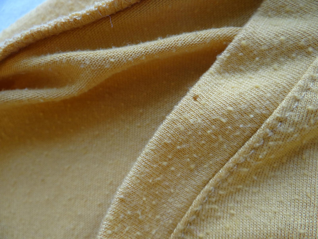Hybrid Queen V-Neck Knotted Tee - Yellow & Gray