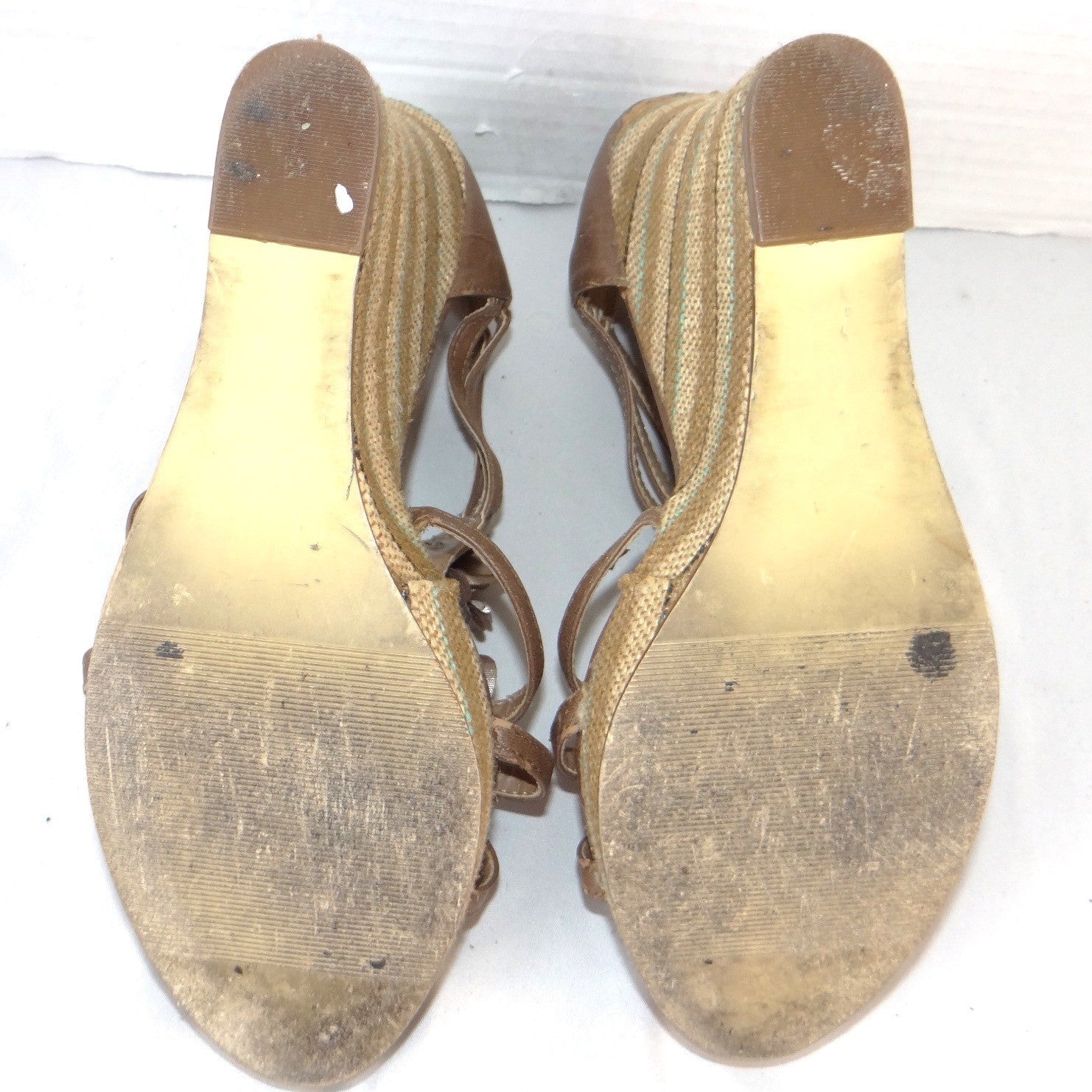 Sbicca of California Womens Floral Wedge Sandals Taupe Strappy Flower Heels 9