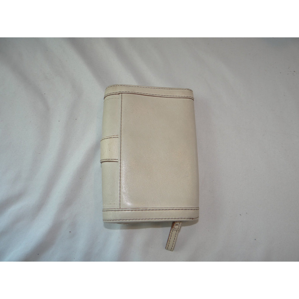 Coach Soho Buckle Trifold Wallet Off-White Leather Tan Stitching 2383