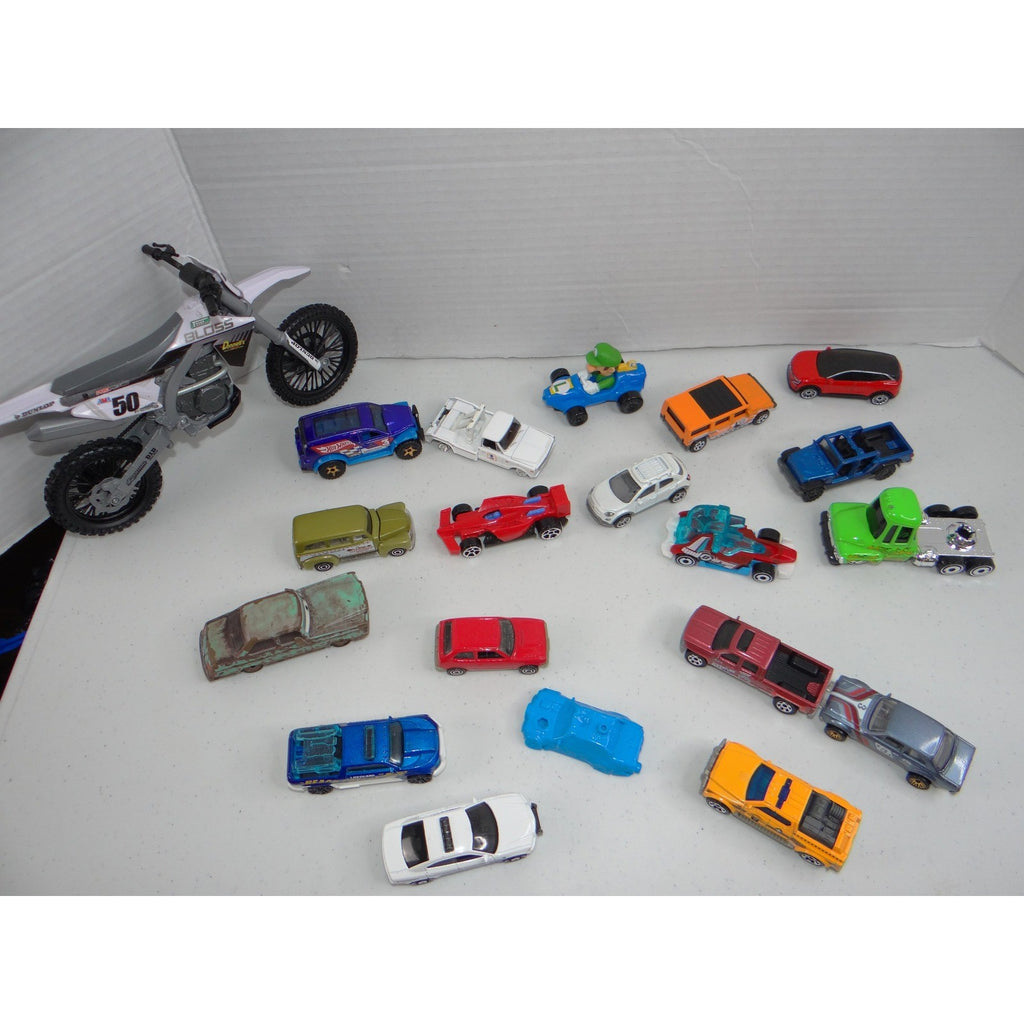 Mixed Toy Vehicle Lot 19pc Hot Wheels Matchbox Mario Kart Dirt Bike 2861