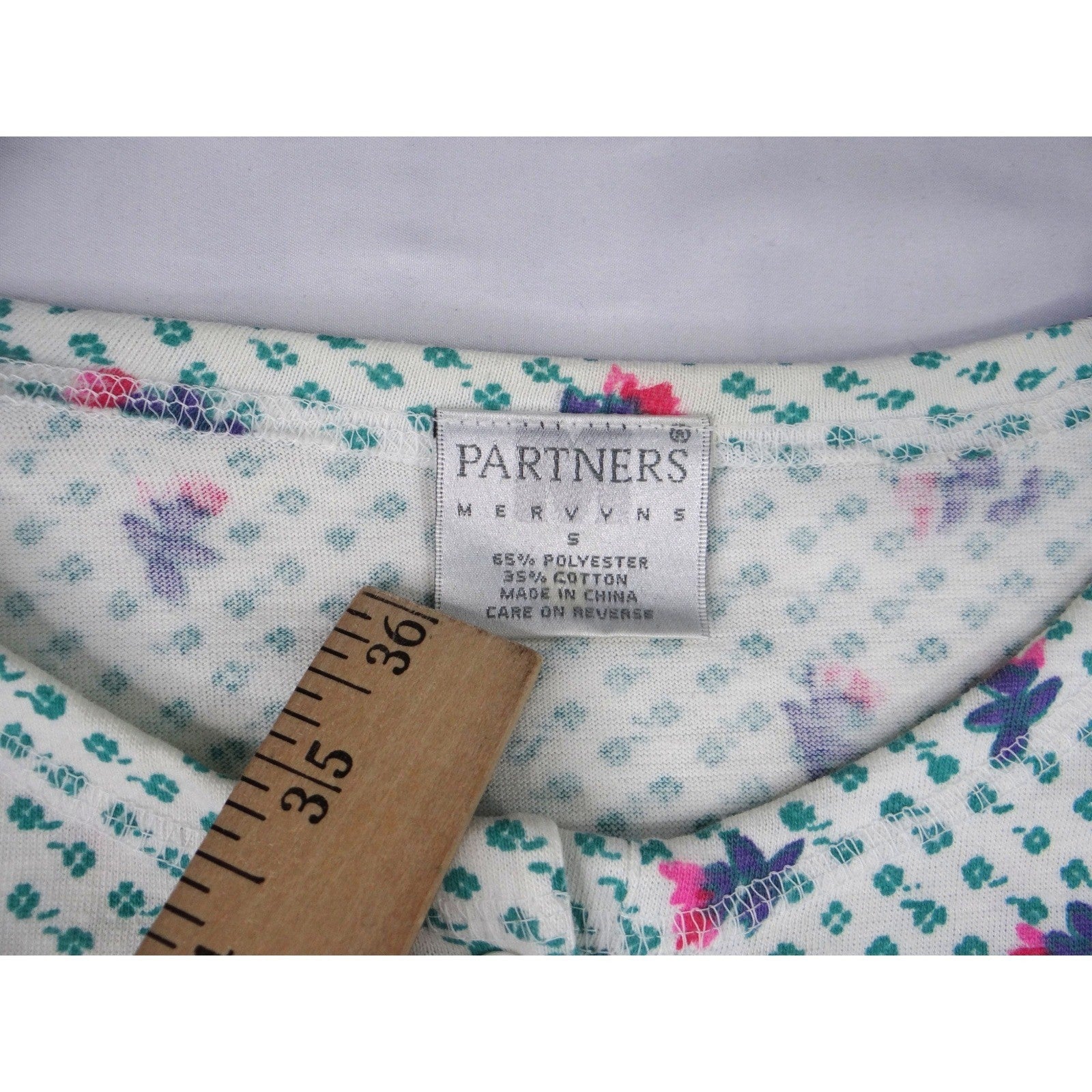 PARTNERS Mervyns Womens Size Small Floral Print V Neck Short Sleeve Top