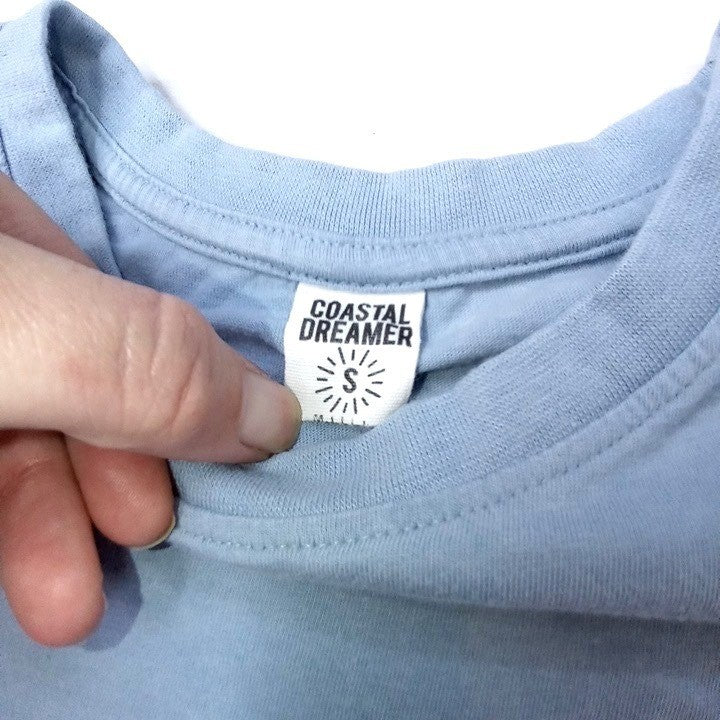 Coastal Dreamer Smiley Sun Pocket Graphic T Shirt Blue Size Small Short Crop