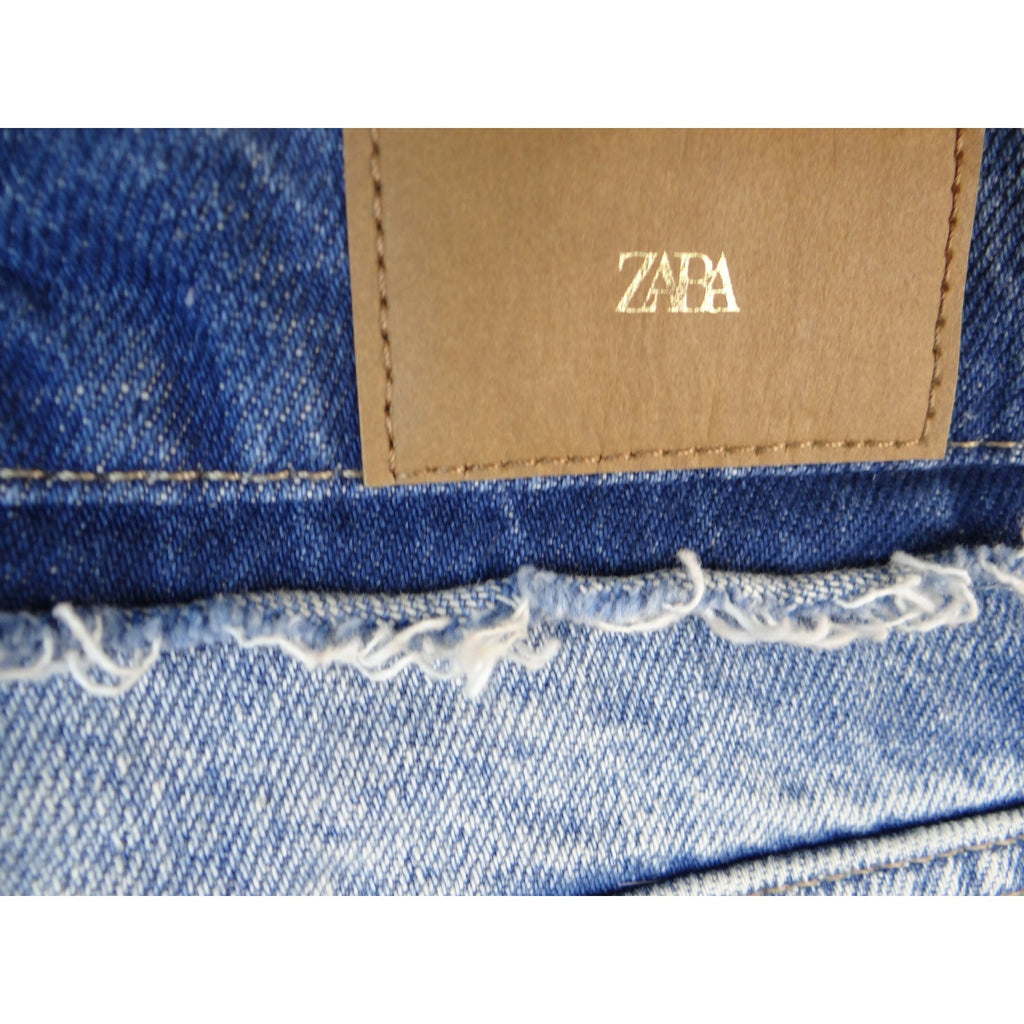 ZARA Women Straight Leg Jeans Light Wash Distressed Raw Hem Size 6