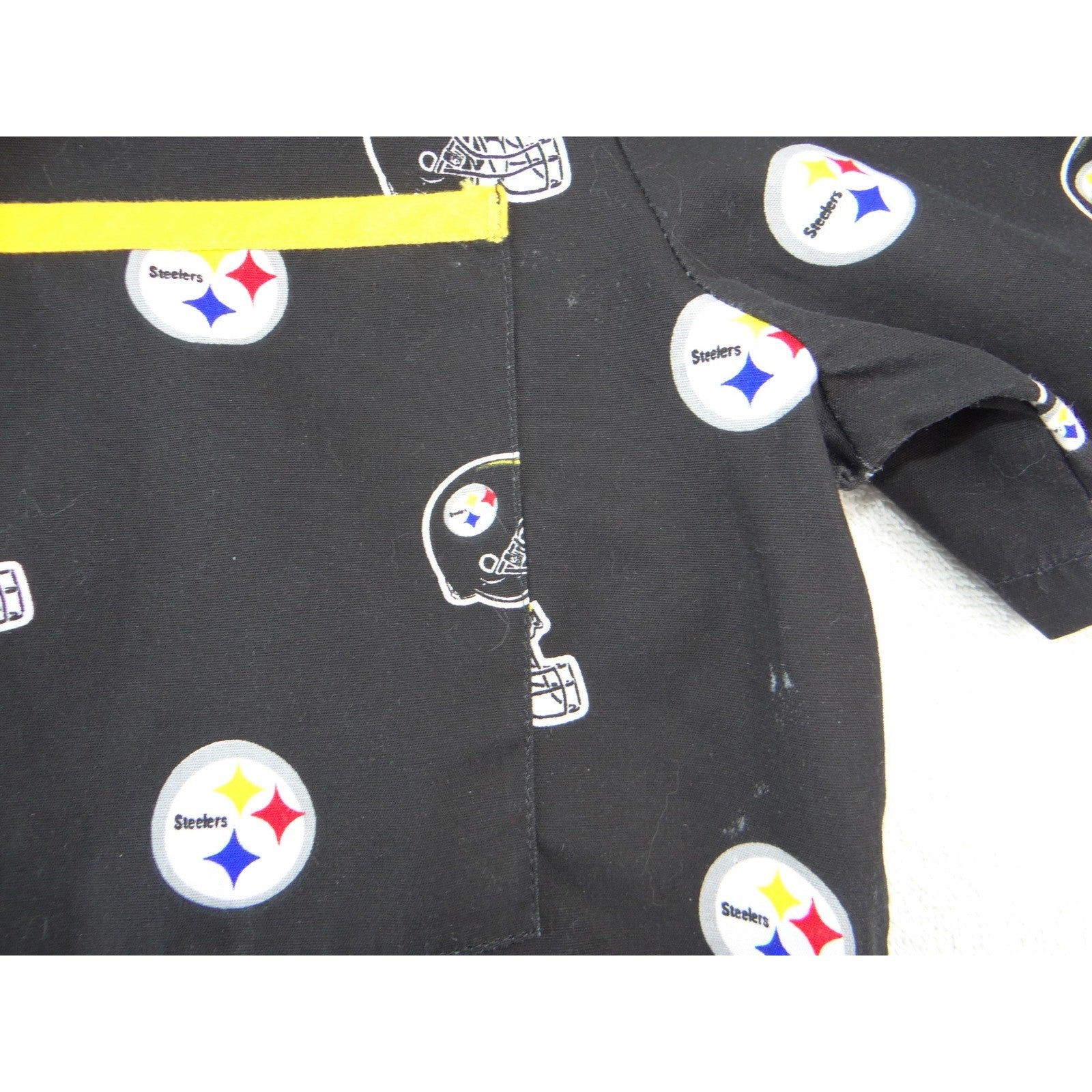 NFL Team Apparel Pittsburgh Steelers Scrub Top Womens Black V-Neck Logo Print L