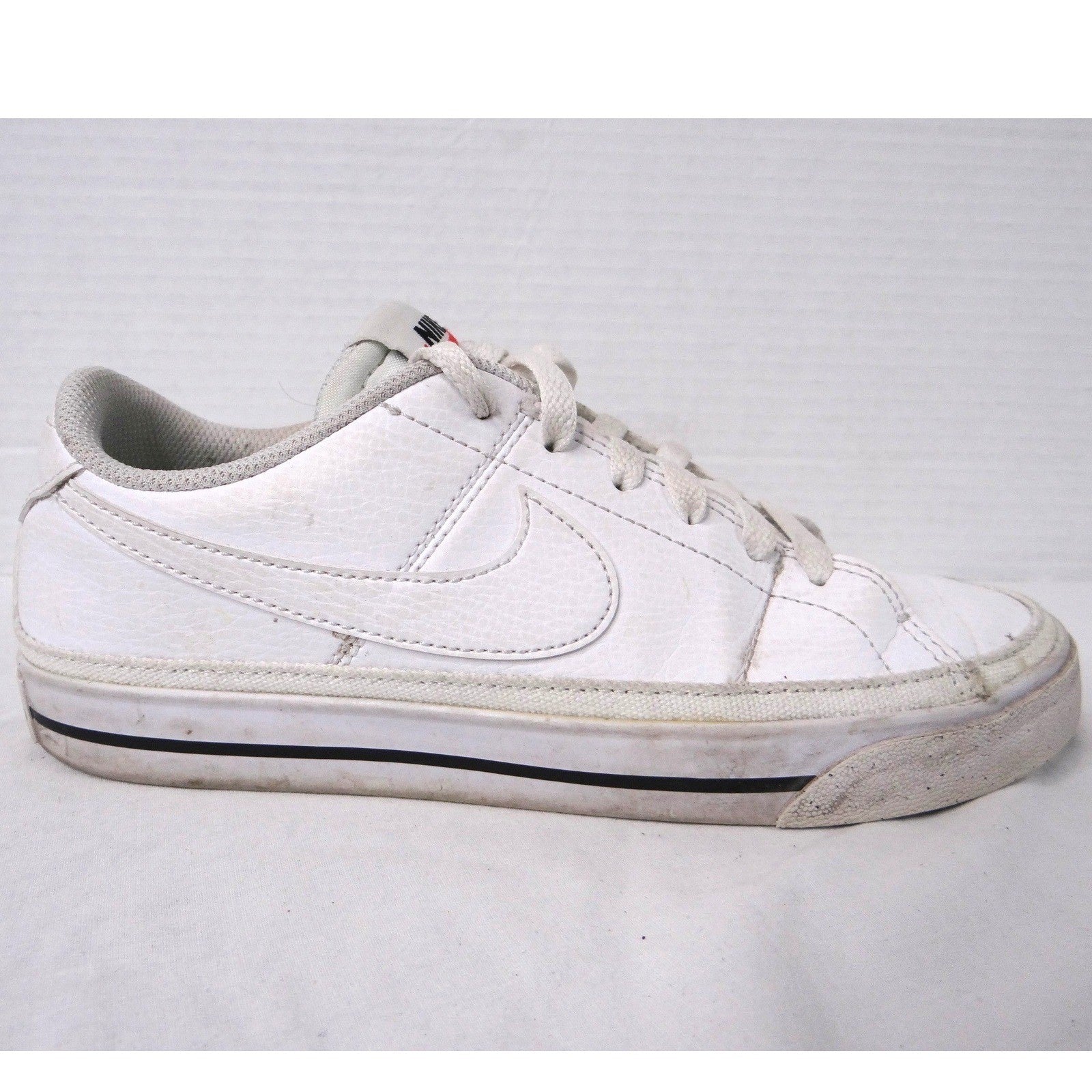 Nike Sport Shoes DH3161 101 White Lace Up Sneakers Youth Size 6.5