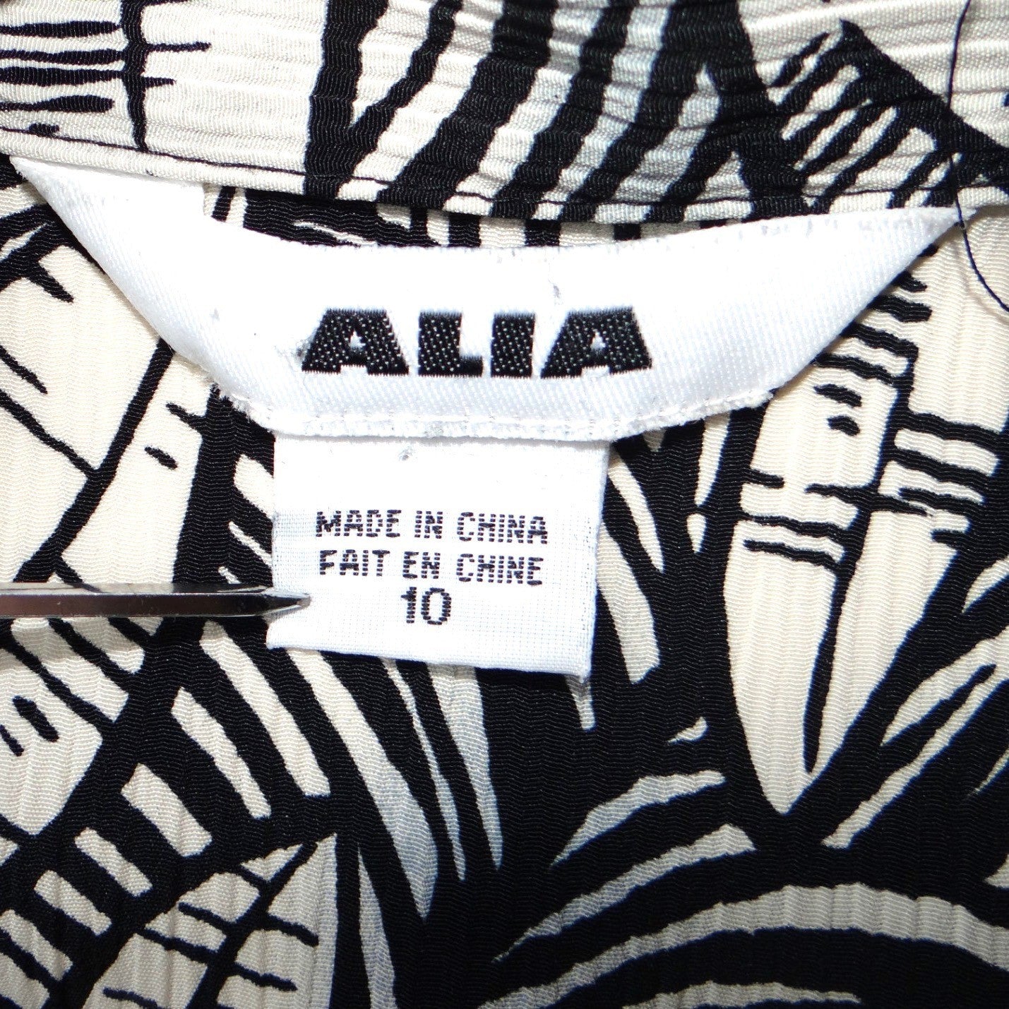Vintage Alia Womens Sz 10 Black White Leaf Print Short Sleeve Button Blouse Top