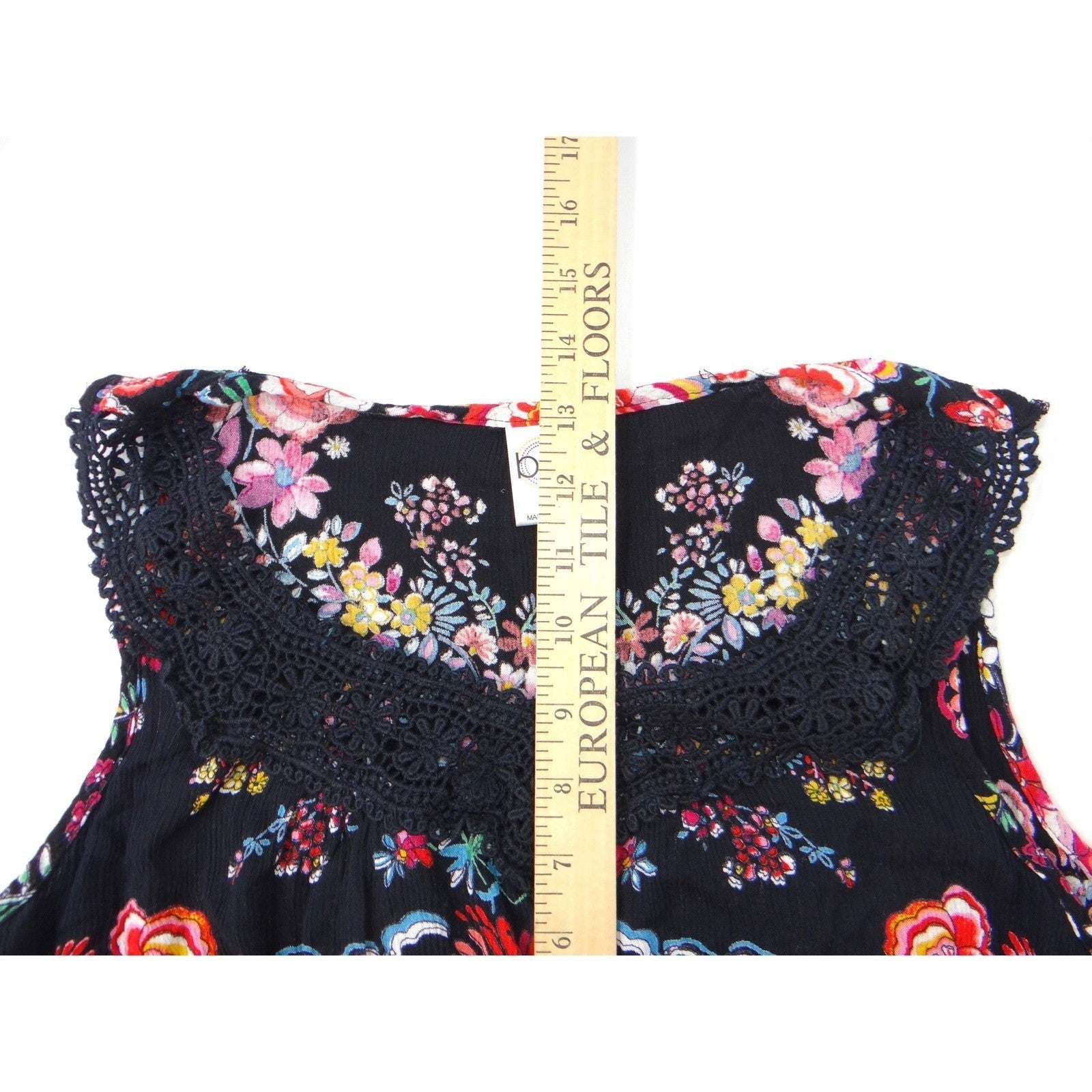 Bila Black Floral Crochet Neck Sleeveless Crop Top Womens Size M